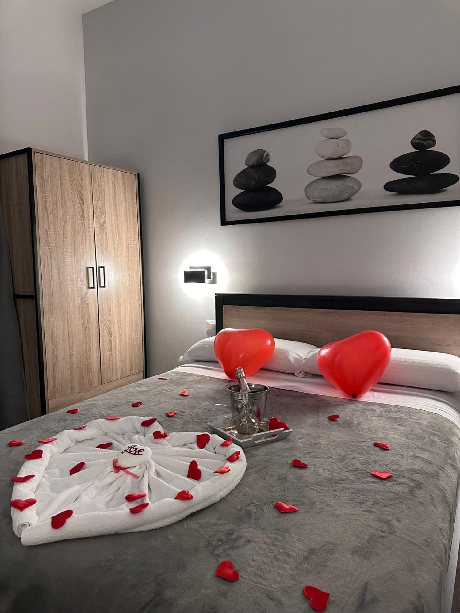 Roma Guesthouse Affittacamere Centro Citta' Softrooms-Metro' A 1 Metro *